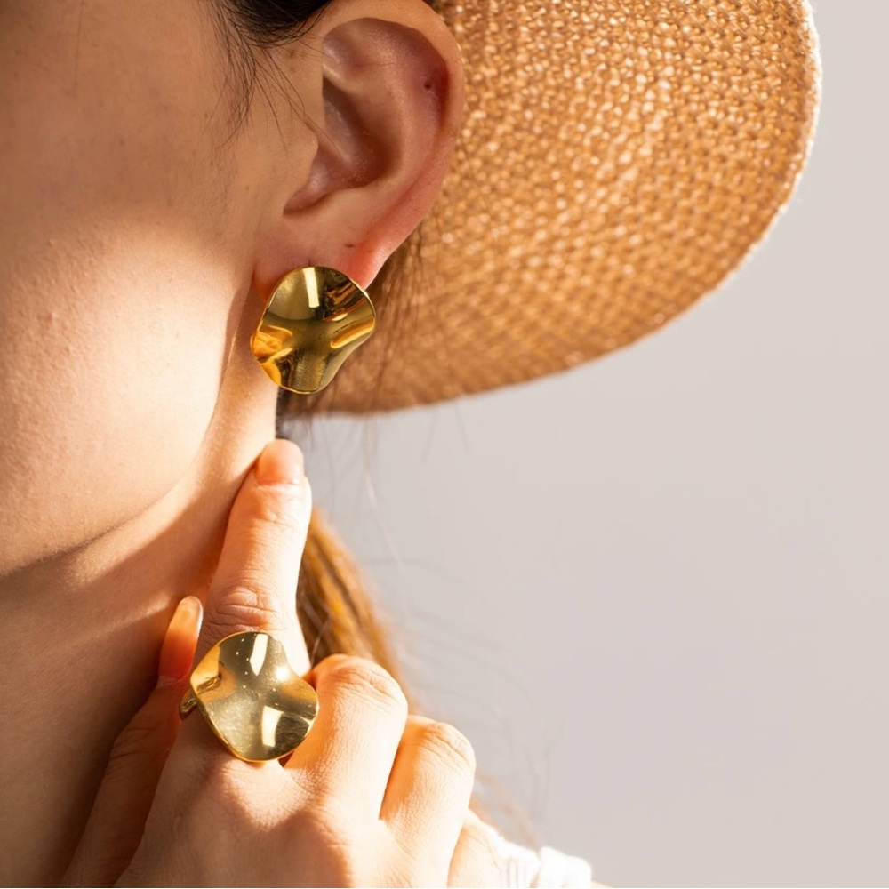 Circular Pleated Textured Stud Earring Stud